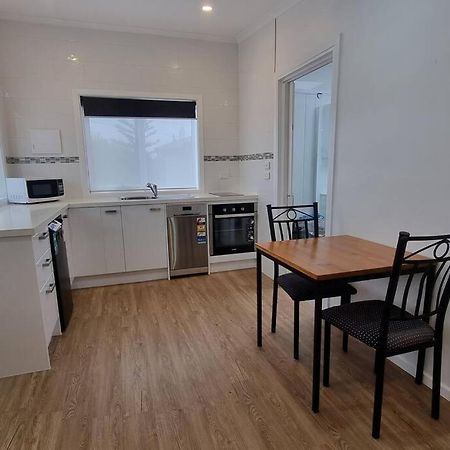 Modern 1 Bedroom Studio Free Parking Close To Cbd Burnie Extérieur photo