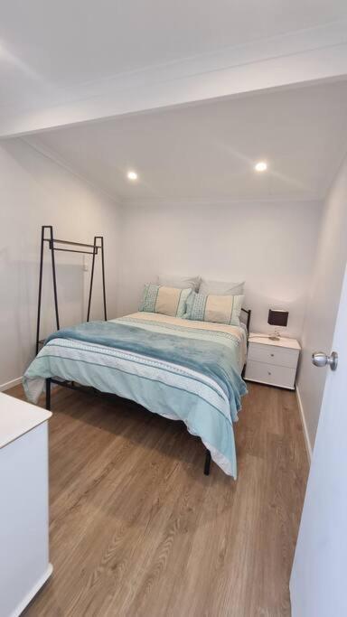 Modern 1 Bedroom Studio Free Parking Close To Cbd Burnie Extérieur photo