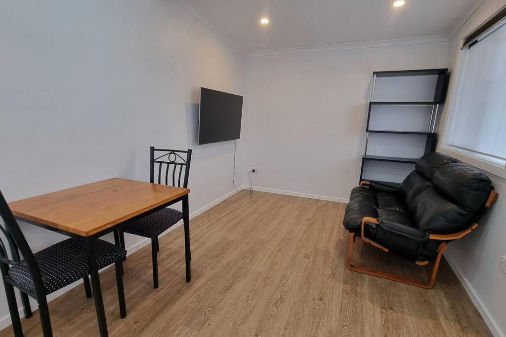 Modern 1 Bedroom Studio Free Parking Close To Cbd Burnie Extérieur photo