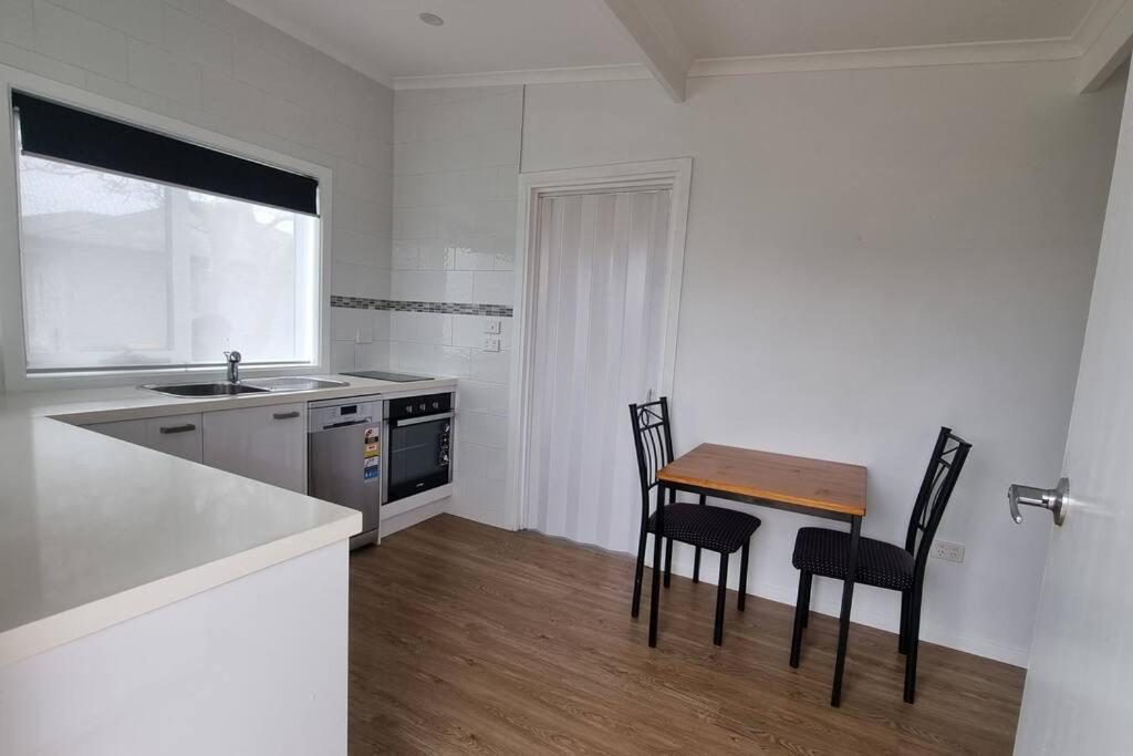 Modern 1 Bedroom Studio Free Parking Close To Cbd Burnie Extérieur photo